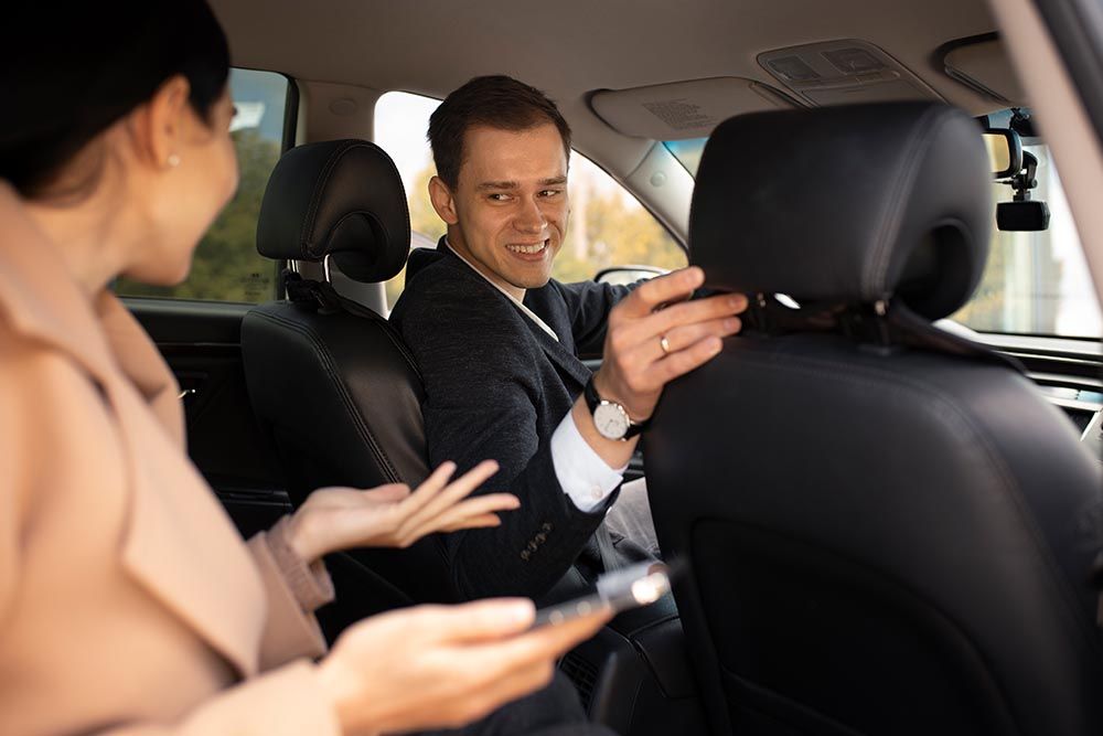 Why Choose a Professional Chelsea Taxi Service Over Ride-Sharing Apps?